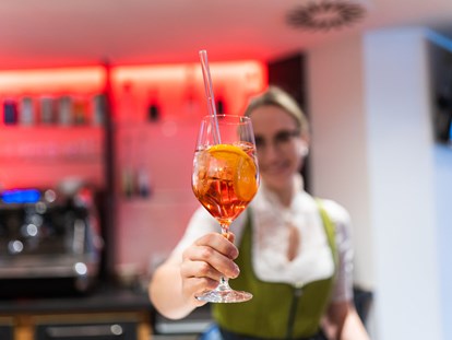 Wellnessurlaub - Restaurant - Mösern - 100% bio und allgäufrisch: Cocktails an der Alpenglühen-Bar - Biohotel Eggensberger****