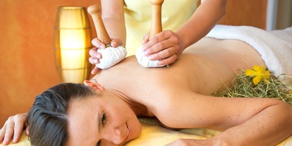 Wellnessurlaub - Ganzkörpermassage - Grän - natürlich wellnessen...
Heustempel-Massage im Wellnessbereich - Biohotel Eggensberger****