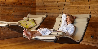 Wellnessurlaub - Ganzkörpermassage - Lermoos - einfach relaxen...
Hängeliegen im Ruheraum vom Garten-SPA - Biohotel Eggensberger****