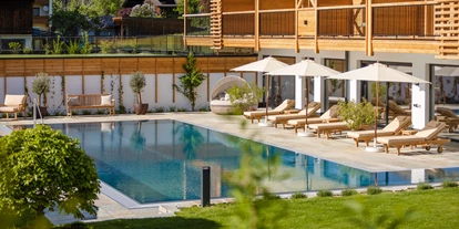 Wellnessurlaub - Honigmassage - Mühlen in Taufers - Gartenpool für Abkühlung und zum ausgedehnten Schwimmen - Natur Resort Rissbacher