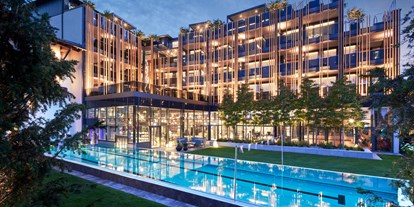 Wellnessurlaub - Pools: Innenpool - Bodenmais - Neubau mit 21 Luxus-Suiten und einer Sport-Area auf 1.380 qm - 5-Sterne Wellness- & Sporthotel Jagdhof