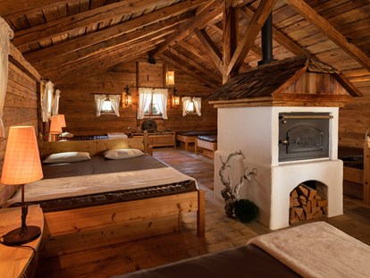 Wellnessurlaub - Finnische Sauna - Ruheraum in der "Alten Mühle" mit Wasserbetten und Brotbackofen - 5-Sterne Wellness- & Sporthotel Jagdhof
