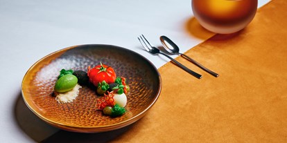 Wellnessurlaub - Restaurant - Dessert: Tomate Mozzarella Süß - 5-Sterne Wellness- & Sporthotel Jagdhof