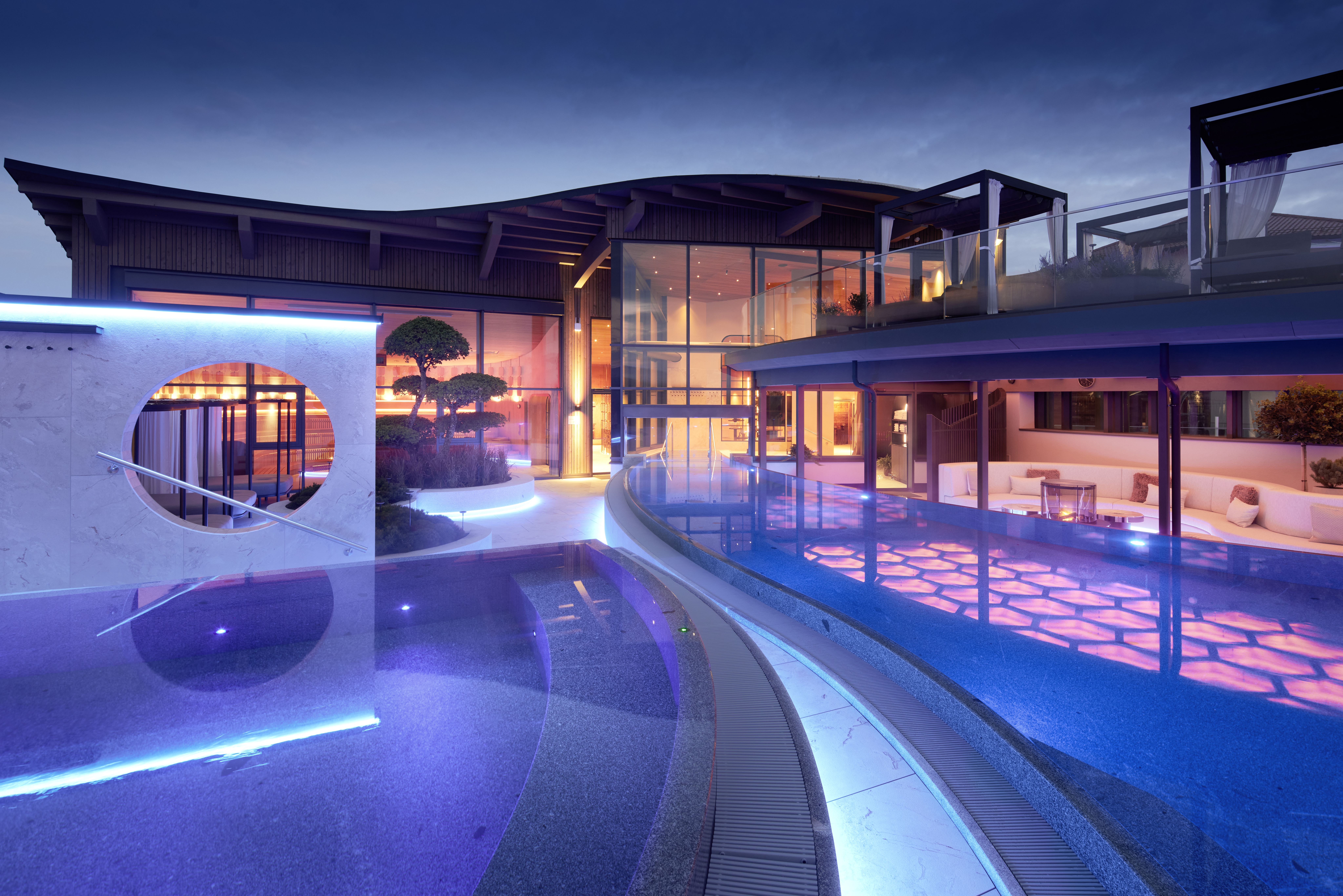 Wellnesshotel - Textilfreie Poollandschaft mit Event-Sauna und Sky-Lounge - 5* Wellness- & Sporthotel Jagdhof
