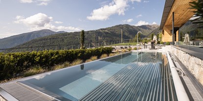 Wellnessurlaub - Pools: Außenpool beheizt - St. Gallenkirch - Outdoor Whirlpool - DAS GERSTL Alpine Retreat