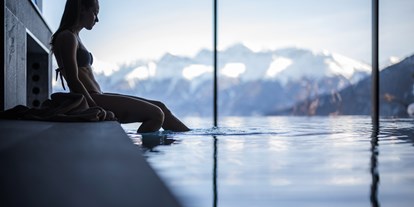 Wellnessurlaub - Pools: Außenpool beheizt - Schluderns - Indoor Infinity Pool - DAS GERSTL Alpine Retreat