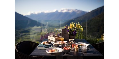 Wellnessurlaub - Verpflegung: Frühstück - Naturns bei Meran - Panoramaterrasse  - DAS GERSTL Alpine Retreat