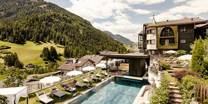 Wellnessurlaub - Hotel-Schwerpunkt: Wellness & Beauty - Mühlen in Taufers - Außenpool - Alpin Garden Luxury Maison & SPA