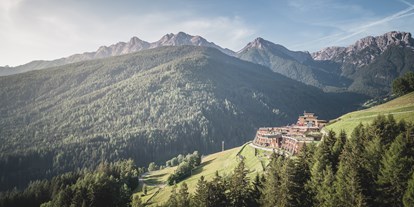 Wellnessurlaub - Außensauna - St. Vigil in Enneberg - Alpin Panorama Hotel Hubertus