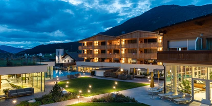 Wellnessurlaub - Langlaufloipe - Mühlen in Taufers - Innenhof  - Alpine Nature Hotel Stoll