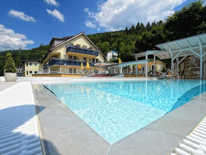 Wellnessurlaub - Pools: Infinity Pool - Bühlertal - Infinity Außenpool - Wellnesshotel Rothfuss