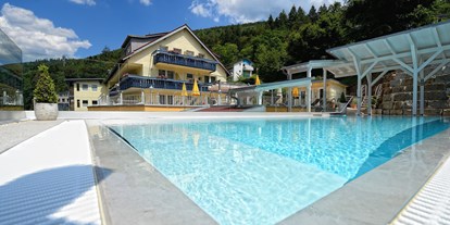 Wellnessurlaub - Fußreflexzonenmassage - Baden-Württemberg - Infinity Außenpool - Wellnesshotel Rothfuss