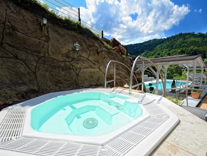 Wellnessurlaub - Pools: Infinity Pool - Bühlertal - Whirlpool und Infinity Pool - Wellnesshotel Rothfuss
