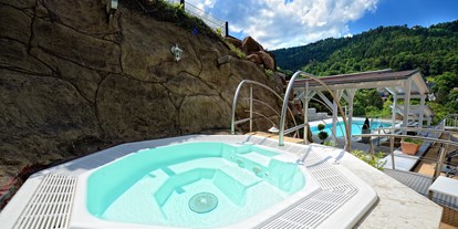Wellnessurlaub - Umgebungsschwerpunkt: Berg - Deutschland - Whirlpool und Infinity Pool - Wellnesshotel Rothfuss