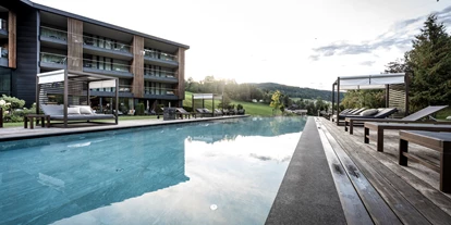 Wellnessurlaub - Pools: Außenpool beheizt - Schenna bei Meran - Alpine Spa Resort Viktoria