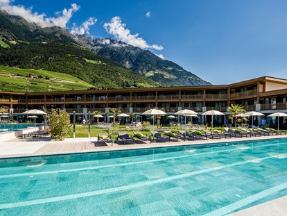 Wellnessurlaub - Honigmassage - Lana (Trentino-Südtirol) - 25-Meter Sportbecken - Familien- & Wellnesshotel Prokulus
