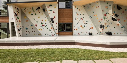 Wellnessurlaub - Bettgrößen: Doppelbett - Trentino-Südtirol - Boulderwand für Profis und Einsteiger - Familien- & Wellnesshotel Prokulus