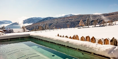 Wellnessurlaub - Pools: Infinity Pool - Mühlen in Taufers - Hotel Sonnenberg Hot Whirlpool - Alpine Spa Resort Sonnenberg
