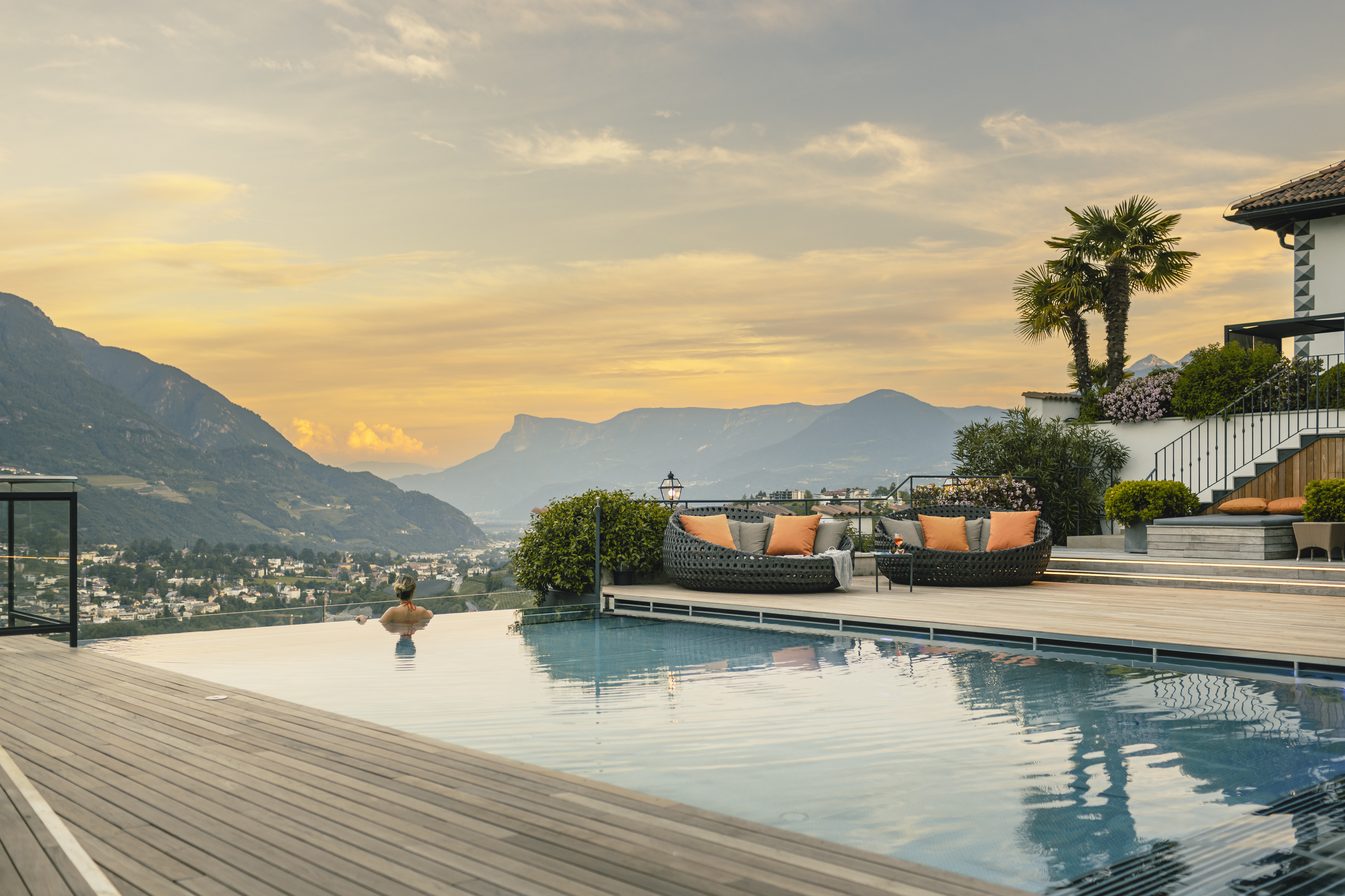 Wellnesshotel - Infinity-Außenpool mit Panoramablick - Golserhof