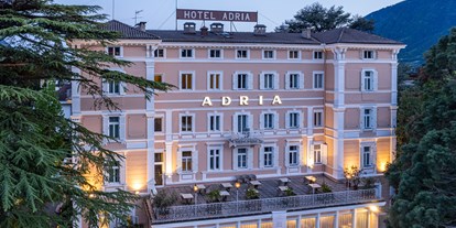 Wellnessurlaub - Umgebungsschwerpunkt: Fluss - Trentino-Südtirol - Hotel Adria Meran Außenansicht - Hotel Adria