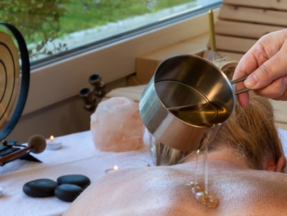 Wellnessurlaub - Aromamassage - Höchenschwand Höchenschwand - Massagen - Wellnesshotel Sonnenhof & Sonnhalde
