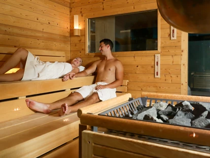 Wellnessurlaub - Finnische Sauna - Dürbheim - Entspannen in der Textilsauna - Wellnesshotel Sonnenhof & Sonnhalde