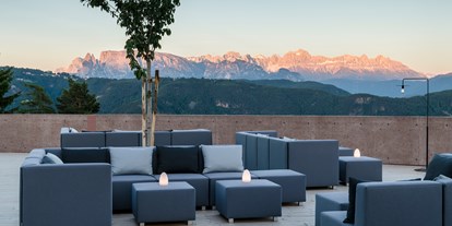 Wellnessurlaub - Preisniveau: gehoben - St Ulrich - Skylounge with view to the Dolomites  - Hotel Belvedere