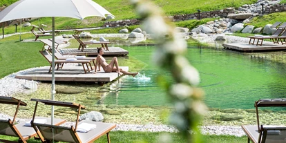 Wellnessurlaub - Pools: Schwimmteich - Völs am Schlern - Dolomit Resort Cyprianerhof