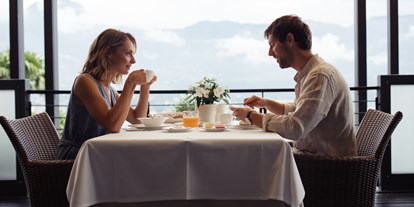 Wellnessurlaub - Paarmassage - Meran und Umgebung - Frühstück auf der terasse - Hotel Giardino Marling