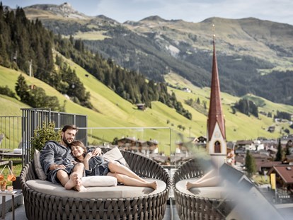 Wellnessurlaub - Pools: Infinity Pool - Mühlbach (Trentino-Südtirol) - Aktiv- & Wellnesshotel Bergfried