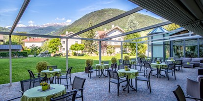 Wellnessurlaub - Umgebungsschwerpunkt: am Land - Trentino-Südtirol - Terasse - Aktiv- & Wellnesshotel Zentral