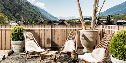 Wellnessurlaub - Umgebungsschwerpunkt: am Land - Trentino-Südtirol - Terasse mit Ruhezonen - Hotel Mein Matillhof