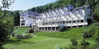 Wellnessurlaub - Hotel-Schwerpunkt: Wellness & Natur - Bärenbach (Landkreis Bad Kreuznach) - Außenansicht - AKZENT Waldhotel Rheingau