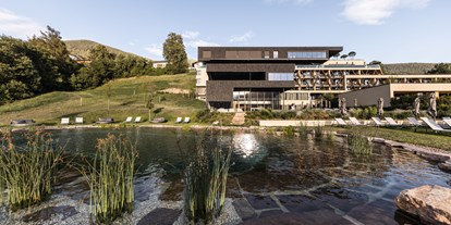 Wellnessurlaub - Preisniveau: moderat - Mühlbach (Trentino-Südtirol) - Naturschwimmbad  - Santre dolomythic home