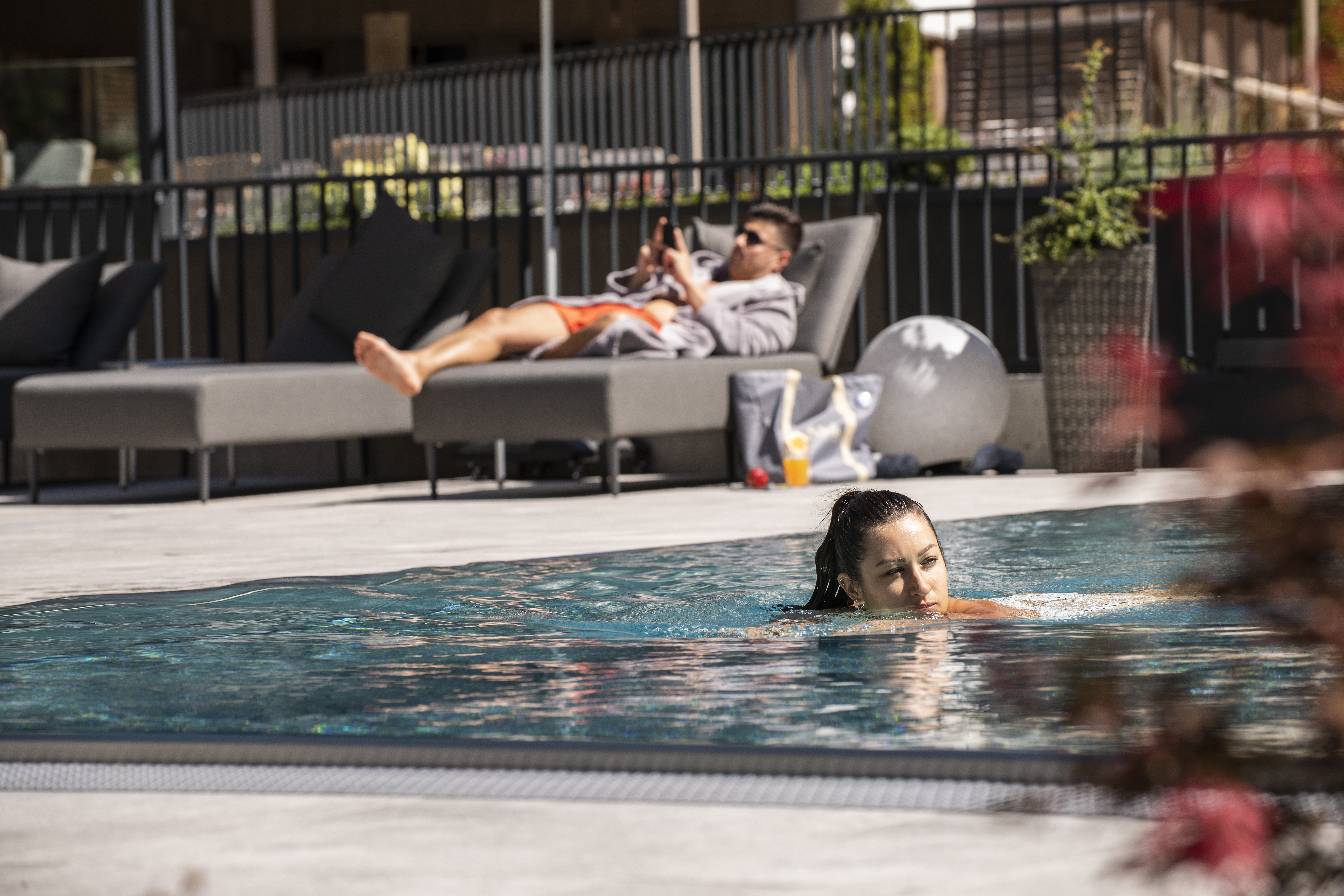 Wellnesshotel: Genuss pur im Außenpool oder beim Sonnebaden - das Alois ****s