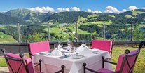 Wellnessurlaub - Parkplatz: kostenlos beim Hotel - Restaurant-Terrasse - 5* Sport- & Wellnesshotel Allgäu Sonne