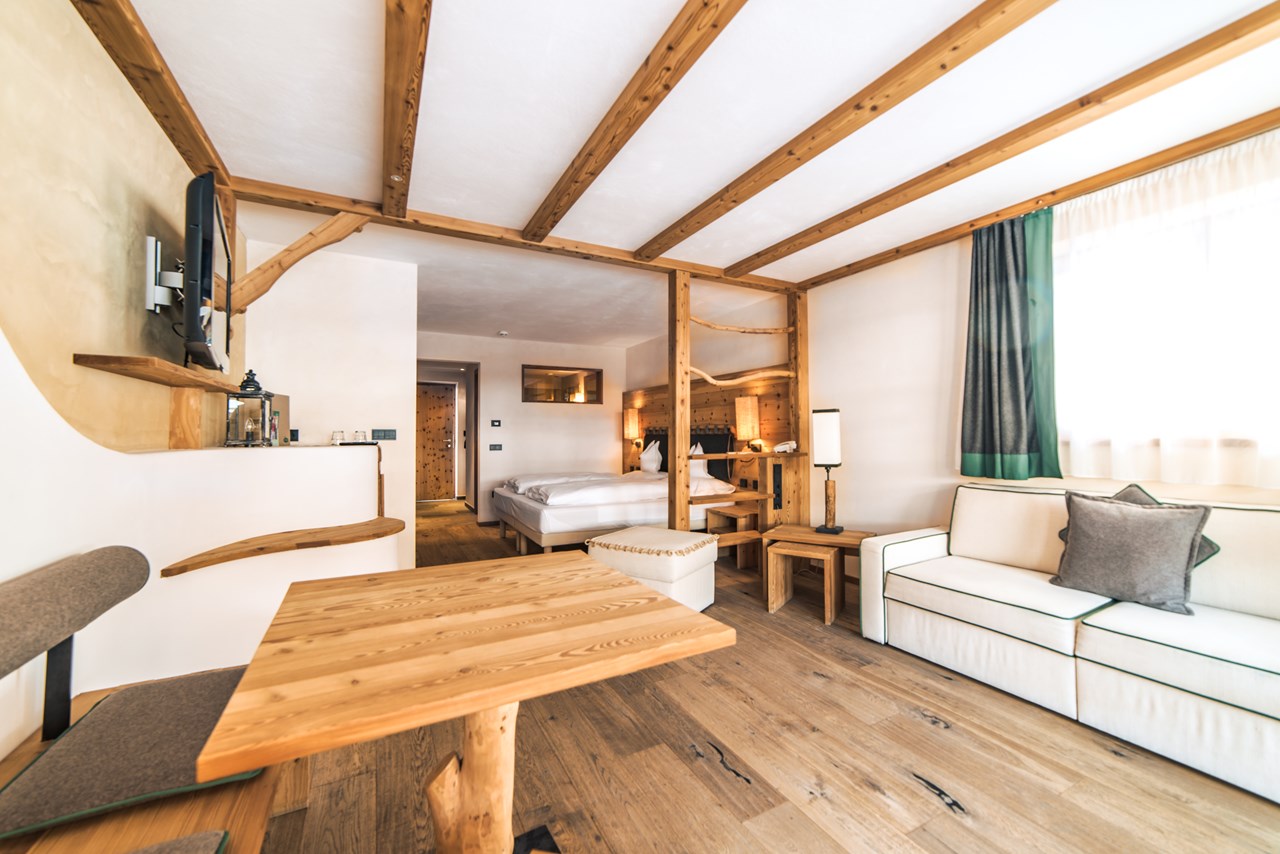 Tirler Dolomites Living Hotel  Zimmerkategorien Junior Suite Saslong