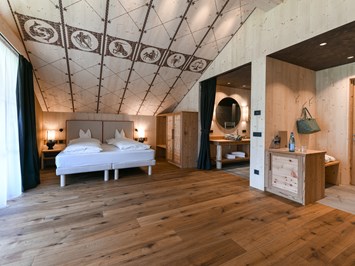 Tirler Dolomites Living Hotel  Zimmerkategorien Chalet 1752