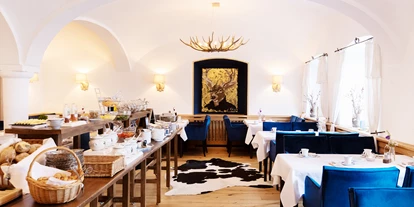 Wellnessurlaub - Bad Aibling - Frühstück_ Saal Franz Ferdinand - Landgasthof Karner
