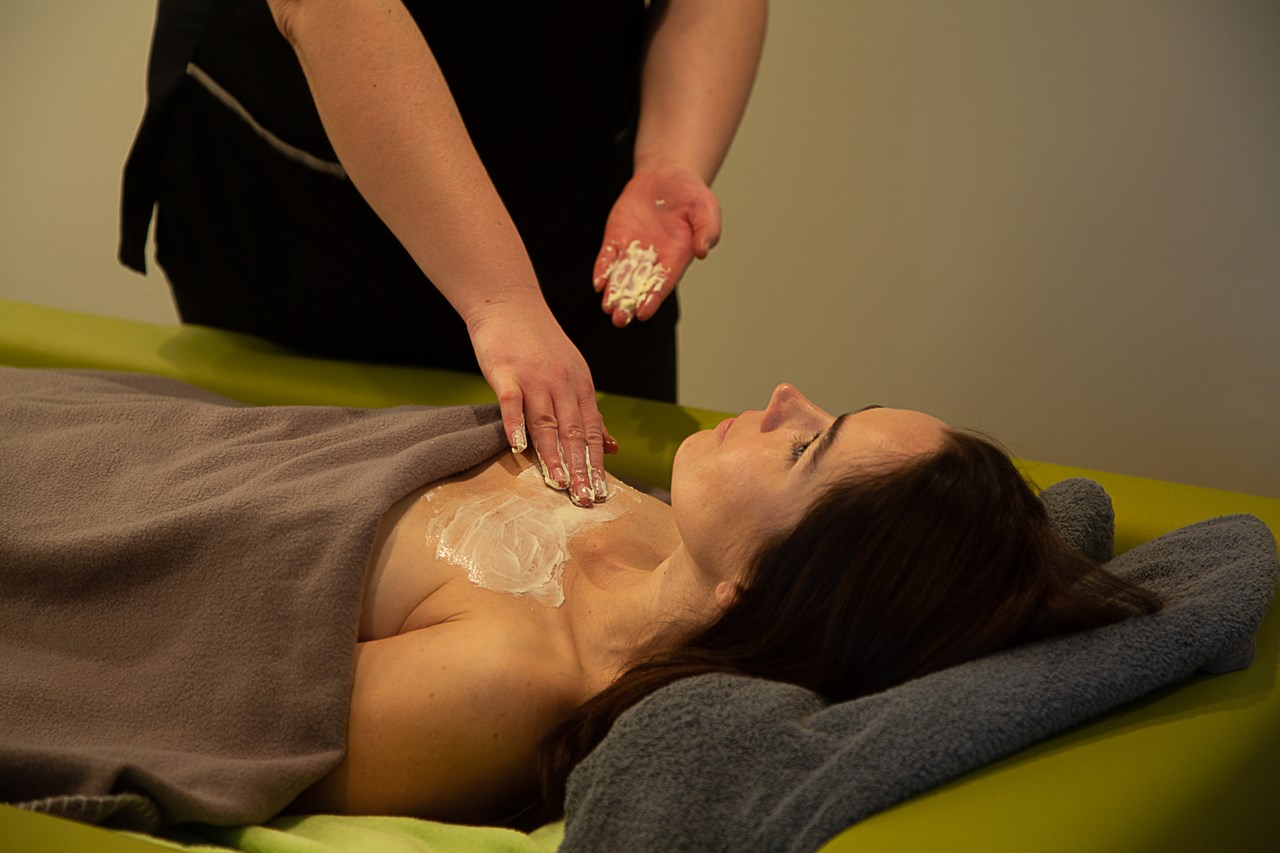 Hotel edita Massagen im Detail Softpack liege 