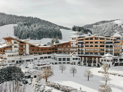 Wellnessurlaub - Bad Aibling - Außenansicht Winter - Sporthotel Ellmau