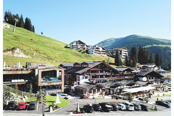 Wellnesshotel: Außenansicht | Sommer| Das Alpenwelt Resort - MY ALPENWELT Resort****SUPERIOR