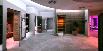 Wellnessurlaub - Schwanenstadt - Saunalandschaft im SPA- und Wellness-Areal des Arabella Jagdhof Resort am Fuschlsee - Arabella Jagdhof Resort am Fuschlsee
