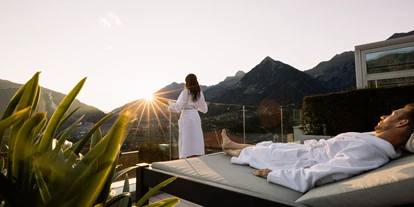 Wellnessurlaub - Dorf Tirol - Abend-Stunden im VistaSpa - Hotel Hohenwart