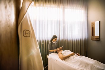 Wellnesshotel: Wie wäre es mit einer wohltuenden Behandlung im Urlaub? - Hotel Hohenwart