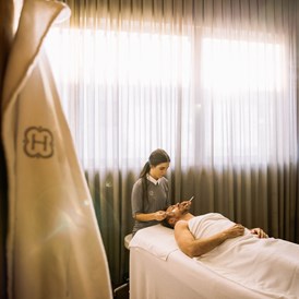 Wellnesshotel: Wie wäre es mit einer wohltuenden Behandlung im Urlaub? - Hotel Hohenwart