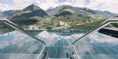 Wellnessurlaub - Dorf Tirol - Genießen Sie das beeindruckendes Panorama vom Solebecken auf unserer Dachterrasse. - Hotel Hohenwart