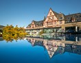 Wellnesshotel: Außenansicht
Blick über den Infinity Pool zum Fachwerkhaus - Moselschlösschen Spa & Resort