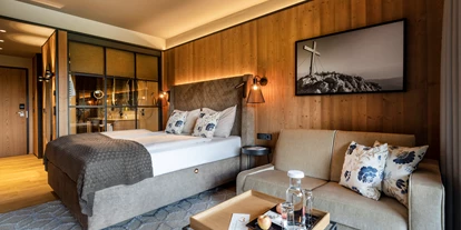Wellnessurlaub - Umgebungsschwerpunkt: Berg - Dambach (Ilz) - Zimmerbeispiel - Almwellness Hotel Pierer