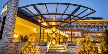Wellnessurlaub - Umgebungsschwerpunkt: Berg - Dambach (Ilz) - Eingang - Almwellness Hotel Pierer